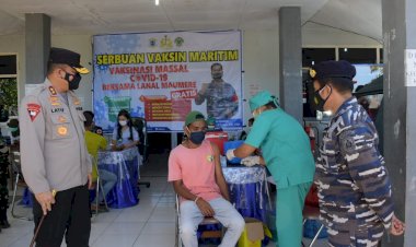 PPKM-Level-IV-di-Sikka,-Kapolda-NTT-Pantau-Proses-Vaksinasi-di-Lanal-Maumere