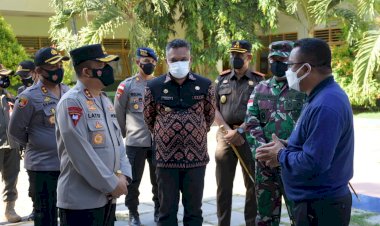 Kunjungi-SMA-Khatolik-ST.-John-Paul-II-Maumere,-Kapolda-NTT-Pastikan-PBM-Secara-Daring