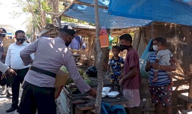 Bantu-Meringankan-Beban-Masyarakat-di-Situasi-PPKM-level-IV,-Satbrimobda-NTT-Salurkan-200-Paket-Makanan-Siap-Saji-Untuk-Masyarakat