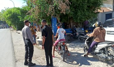 Personel-Ditbinmas-Polda-NTT-Lakukan-Patroli-dan-Imbauan-Prokes-di-Kawasan-Pertokoan