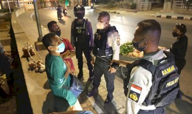 Gelar-Patroli-Malam-Minggu,-Ditsamapta-Polda-NTT-Beri-Imbauan-Prokes