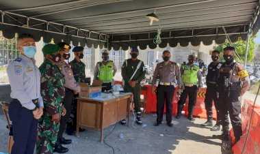 PPKM-Level-IV-Kota-Kupang,-Ditlantas-Polda-NTT-Siagakan-Personel-Bantu-Penyekatan-di-Pos-Bimoku