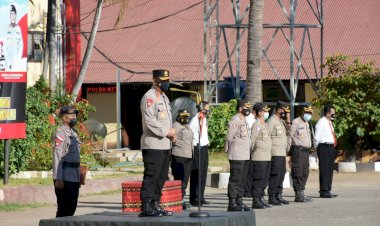 Pimpin-Apel-Pagi-Kapolda-NTT-Perintahkan-Seluruh-Anggota-Segera-Kibarkan-Bendera-Merah-Putih