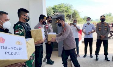Kunjungi-PLBN-Motain,-Irwasda-Polda-NTT-Serahkan-Bingkisan-Kepada-Personel-Gabungan-TNI-POLRI-yang-Bertugas-di-Perbatsan-RI-RDTL