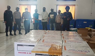 Polda-NTT-Kawal-Ketat-Penambahan-10.-360-Vial-Vaksin-Jenis-Moderna-Lanjutan-Untuk-Nakes-di-Kupang