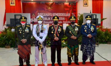 Dengan-Balutan-Kain-Adat-Khas-NTT,-Para-Pejabat-TNI-Polri-dan-BIN-NTT-Hadiri-Upacara-Peringatan-HUT-Ke-76-RI-Provinsi-NTT