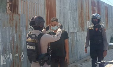 Patroli-Rutin,-Personel-Ditsamapta-Polda-NTT-Imbau-Warga-Patuhi-Prokes