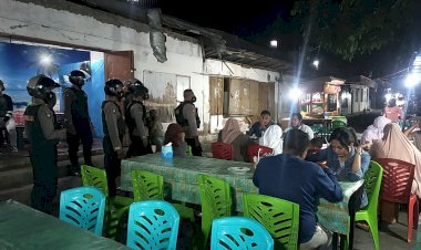 Gelar-Patroli,-Personel-Ditsamapta-Polda-NTT-Pantau-Jam-Malam-Disaat-Penerapan-PPKM