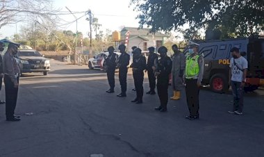 Penambahan-3.260-Vial-Vaksin-Jenis-Sinovac-Tiba-di-Kupang,-Dikawal-Ketat-oleh-Tim-Gabungan-Polda-NTT