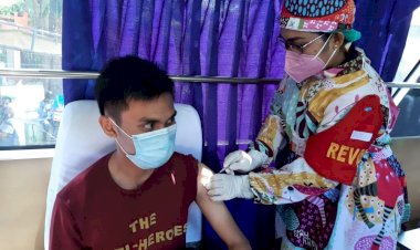 Didukung-Mobil-Senyum-Siaga-Covid-19,-Polda-NTT-dan-BEM-Nusantara-Gelar-Vaksinasi-di-Kampus-UKAW-Kupang