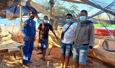 Personel-Ditpolairud-Polda-NTT-Imbau-Nelayan-Manikin-Untuk-Tidak-Gunakan-Racun-dalam-Menangkap-Ikan