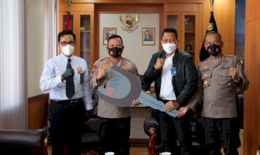 Polda-NTT-Terima-Satu-Unit-Ambulance-dari-Pihak-BNI-Bali-Nusra