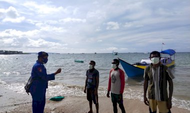 Sambang-Pesisir,-Personil-Ditpolairud-Polda-NTT-Imbau-Nelayan-NBS-selalu-Terapkan-Pola-Hidup-Sehat-dalam-Beraktifitas