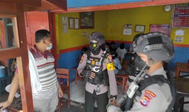 Ditsamapta-Polda-NTT-Giatkan-Patroli-Beri-Imbauan-5-M-kepada-Masyarakat-Kota-Kupang