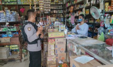 Patroli-Sambangi-Pertokoan,-Kios-dan-Rumah-Makan,-Personel-Ditsamapta-Polda-NTT-Beri-Imbauan-Prokes-5-M