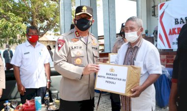 Alumni-Akpol-88-Gelar-Baksos-di-Pesisir-Tablolong,-Kapolda-NTT-Harap-Ini-Semakin-Teguhkan-dan-Pererat-Rasa-Persatuan