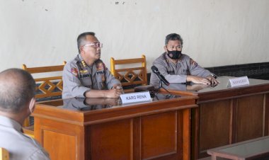 Tingkatkan-Kinerja-Pelayanan-Publik,-Biro-Rena-Polda-NTT-Lakukan-Evaluasi-di-Polres-Manggarai-Timur
