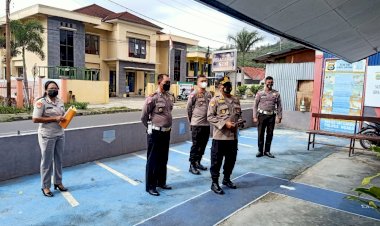 Tingkatkan-Kinerja-Pelayanan-Publik,-Birorena-Polda-NTT-Lakukan-Evaluasi-di-Polres-Ngada