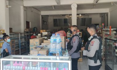 Sasar-Pertokoan-di-Kota-Kupang,-Unit-Patroli-Reaksi-Cepat-(UPRC)-Ditsamapta-Polda-NTT-Gelar-Patroli-Prokes