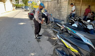 Provost-Polda-NTT-Lakukan-Penertiban-Parkiran-Kendaraan-Bermotor-di-Lingkungan-Mapolda-NTT
