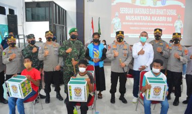 Kapolda-NTT-Tinjau-Serbuan-Vaksinasi-dan-Bakti-Sosial-Nusantara-AKABRI-98-Nawahasta-Bersama-Kampus-Universitas-Muhammadiyah-Kupang