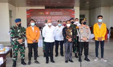 Kapolda-NTT-dan-Forkopimda-Hadiri-Kegiatan-Vaksinasi-Merdeka-Serentak-di-96-Titik-Seluruh-Indonesia