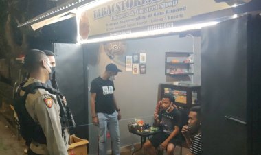 Cegah-Penyebaran-Covid-19,-Personel-Ditsamapta-Polda-NTT-Terus-Gencarkan-Patroli-Dialogis