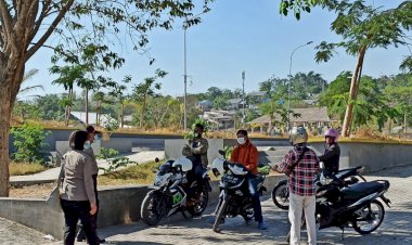 Personel-Ditbinmas-Polda-NTT-Sambangi-Tukang-Ojek-Beri-Imbauan-Patuh-Prokes