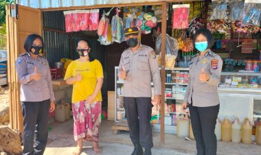 Patroli-Door-To-Door-Sistem,-Personel-Ditbinmas-Polda-NTT-Terus-Bergerak-Beri-Sosialisasi-Prokes-dan-Bagi-Masker-Gratis-Kepada-Masyarakat