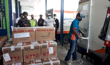 Lagi,-Puluhan-Ribu-Vial-Vaksin-Coronavac-Tiba-di-Kupang-dikawal-VVIP-Oleh-Personil-Polda-NTT