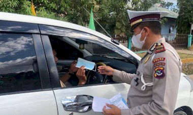 Operasi-Patuh-Ranakah-2021-di-Dua-Lokasi-Kota-Kupang,-Ditlantas-Polda-NTT-Bagikan-Masker-Gratis
