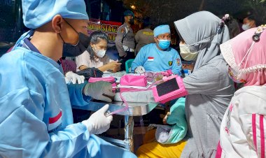 Upaya-Percepatan-Vaksinasi,-Polda-NTT-Beri-Pelayanan-Vaksinasi-Kepada-Masyarakat-di-Malam-Hari