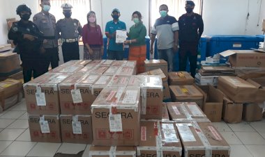 Dukung-Percepatan-Vaksinasi,-Polda-NTT-Kawal-Ketat-Penambahan-61.120-Vial-Vaksin-Jenis-Sinovac-di-Kupang