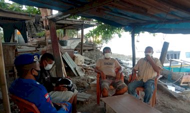 Kunjungi-Wilayah-Pesisir-Weri,-Personil-Ditpolairud-Polda-NTT-Berikan-Imbau-Prokes-dan-Jaga-Situasi-Kamtibmas-Kepada-Warga