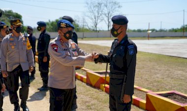 Kunjungi-Mako-Brimob-Kompi-4-Batalyon-C-Pelopor-SBD,-Kapolda-NTT-:--Tetap-Semangat-Dalam-Melaksanakan-Tugas