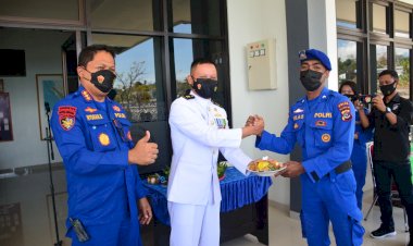 HUT-TNI-Ke-76,-Polda-NTT-Beri-Kejutan-Ke-Danlantamal-VII-Kupang,-Danrem-161-Wirasakti-Kupang-dan-Danlanud-El-Tari-Kupang