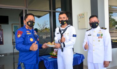 Sambangi-Mako-Satrol-Lantamal-VII-Kupang,-Dirpolairud-Polda-NTT-Berikan-Surpirse-HUT-TNI-ke--76