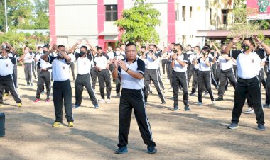 Pimpin-Apel-Olahraga-Pagi,-Kapolda-NTT-Ingatkan-Anggota-Jaga-Kesehatan-di-Pandemi-Covid-19