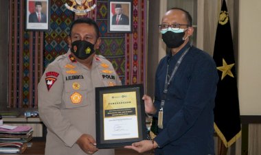 Polda-NTT-Terima-Piagam-Penghargaan-dari-Kanwil-DJP-Nusa-Tenggara-Atas-Kontribusi-Kepada-Negara-Berupa-Sinergi-Dalam-Optimalisasi-Penerimaan-Pajak-2021