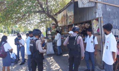 Upaya-Putus-Rantai-Penyebaran-Covid-19,-Personel-Raimas-Polda-NTT-Rutin-Gelar-Patroli-Beri-Imbauan-Prokes-5M