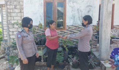 Upaya-Putus-Penyebaran-Covid-19,-Subditpolmas-Ditbinmas-Polda-NTT-Terus-Bagikan-Masker-dan-Sosialisasi-Prokes-Kepada-Warga-Masyarakat