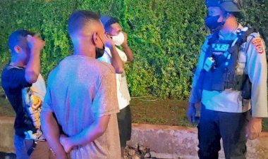 Cegah-Gangguan-Kamtibmas-dan-Imbau-Warga-Patuhi-Prokes,-Personel-Raimas-Ditsamapta-Polda-NTT-Terus-Giatkan-Patroli-Malam