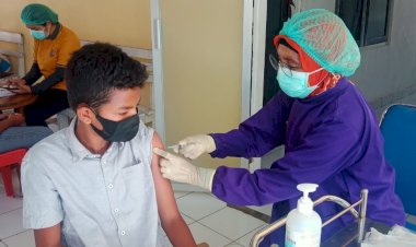 Dukung-Program-Pemerintah,-Rumah-Sakit-Bhayangkara-Titus-Uly-Kupang-Gelar-Vaksinasi