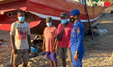 Sambangi-Pesisir-Sulamu,-Personil-Ditpolairud-Polda-NTT-Imbau-Nelayan-Untuk-Terapkan-Prokes-dan-Jaga-Kamtibmas