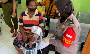 Upaya-Polri-Percepat-Vaksinasi-Nasional,-Tim-Vaksinator-Biddokkes-Polda-NTT-Gelar-Pelayanan-Vaksinasi-Kepada-Masyarakat-Kabupaten-Belu