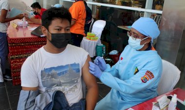 258-Orang-Masyarakat-Kota-Kupang-Ambil-Bagian-dalam-Vaksin-Presisi--Polda-NTT-dalam-rangka-HUT-Humas-Polri-ke-70-dan-Bhayangkara-Mural-Festival-2021