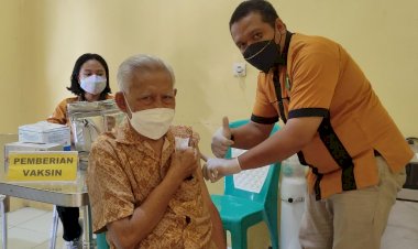 Tim-Rev@co-Biddokes-Polda-NTT-Terus-Giatkan-Pelayanan-Vaksin-Tahap-I-dan-II-di-Klinik-Turangga