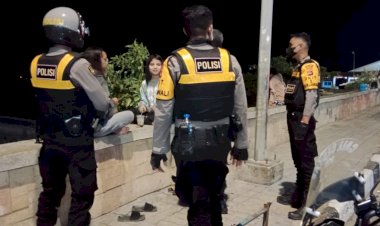 Intensifkan-Patroli-Malam,-Turjawali-Ditsamapta-Polda-NTT-Ingatkan-Warga-Pentingnya-Terapkan-Prokes