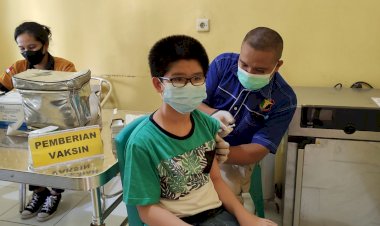 Untuk-Percepatan-Herd-Immunity-di-NTT,-Biddokkes-Polda-NTT-Terus-Berikan-Pelayanan-Vaksin-Bagi-Masyarakat