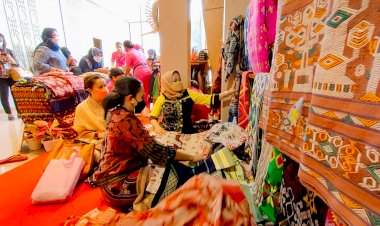 Ketua-Umum-Bhayangkari-Ny.-Juliati-Sigit-Prabowo-Beri-Apresiasi-dan-Dukung-Penuh-UMKM-Bhayangkari-Daerah-NTT